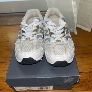 New Balance White and Gray Sneakers with Classic Design 9c